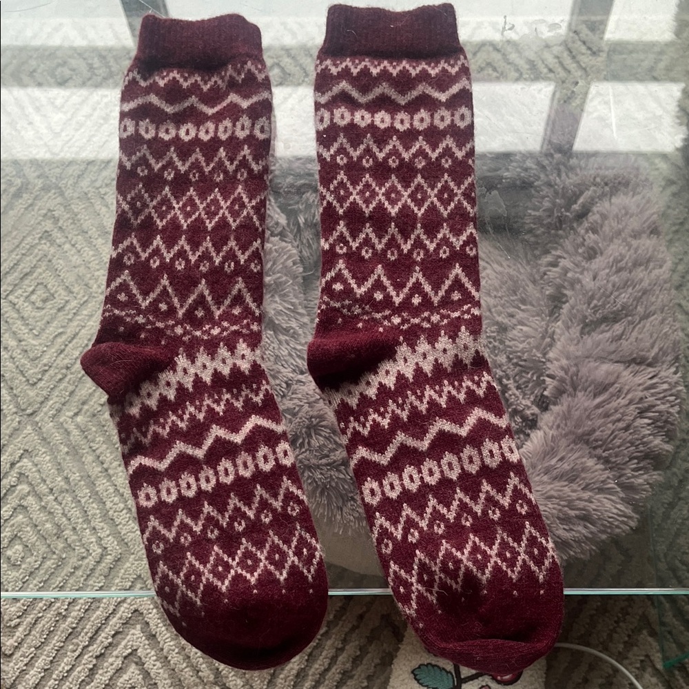 Simons Geometric Burgundy Socks